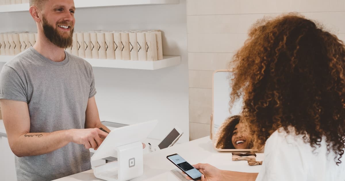 Customer completing an online commerce payment
