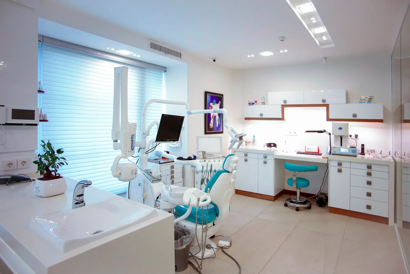 Modern dental treatment room